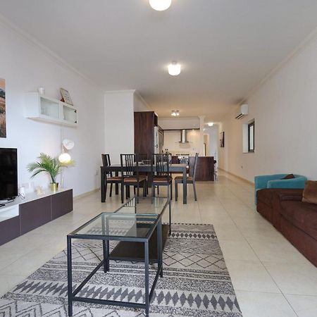 Modern 3Br Stylish & Spacious Apartment - Close To Sliema Promenade Gzira Esterno foto