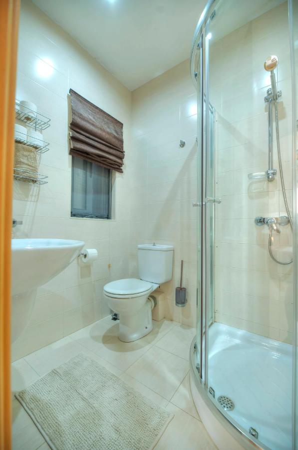 Modern 3Br Stylish & Spacious Apartment - Close To Sliema Promenade Gzira Esterno foto