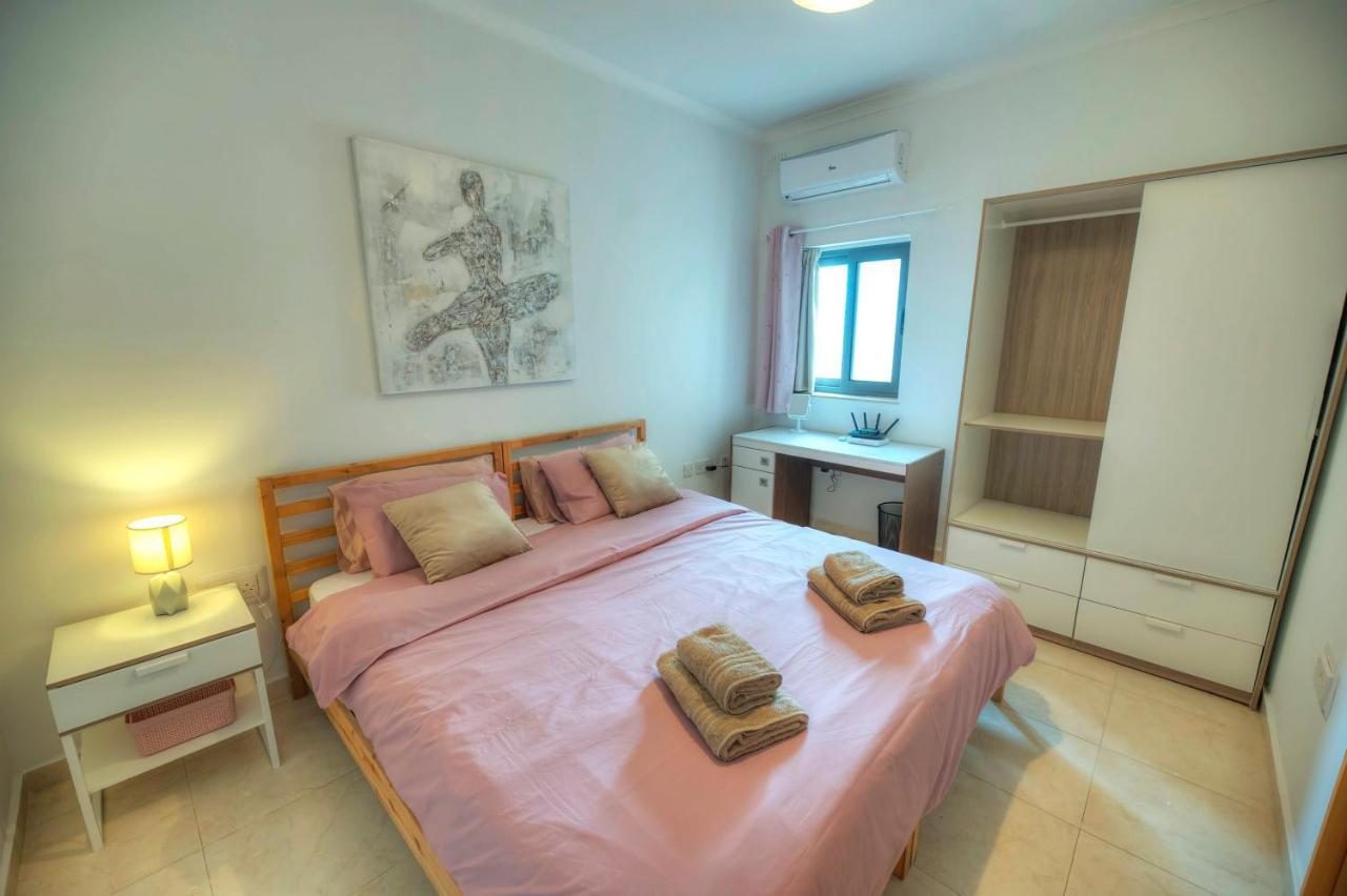 Modern 3Br Stylish & Spacious Apartment - Close To Sliema Promenade Gzira Esterno foto