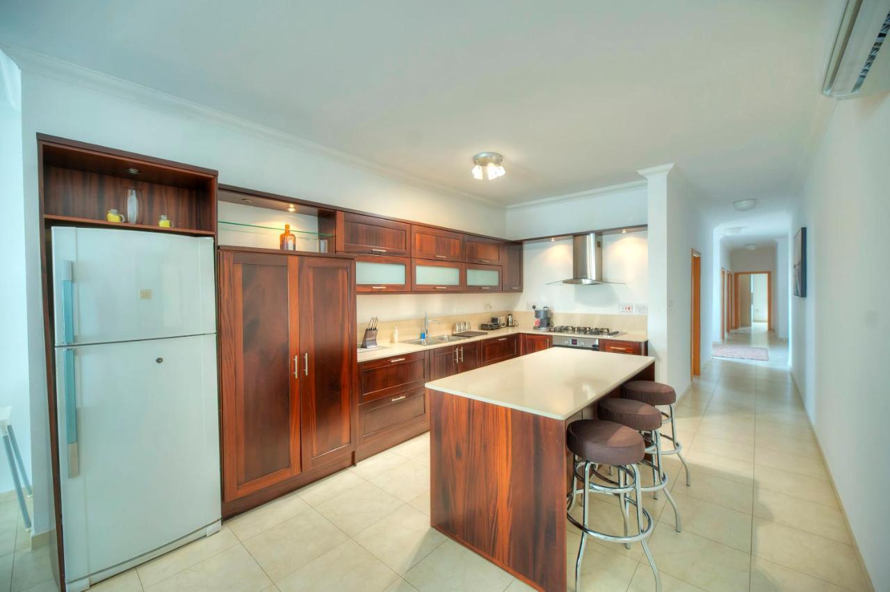 Modern 3Br Stylish & Spacious Apartment - Close To Sliema Promenade Gzira Esterno foto