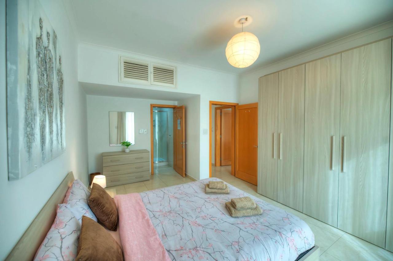 Modern 3Br Stylish & Spacious Apartment - Close To Sliema Promenade Gzira Esterno foto