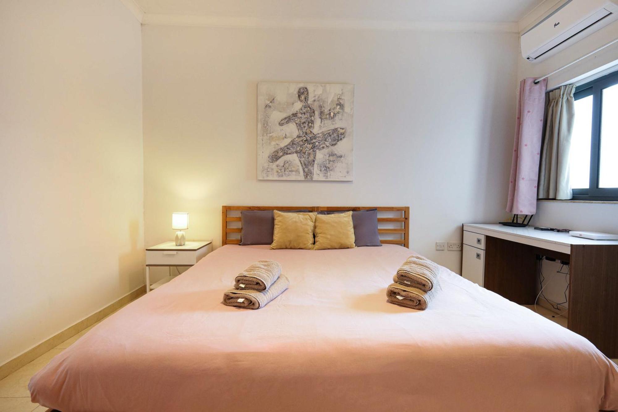 Modern 3Br Stylish & Spacious Apartment - Close To Sliema Promenade Gzira Esterno foto