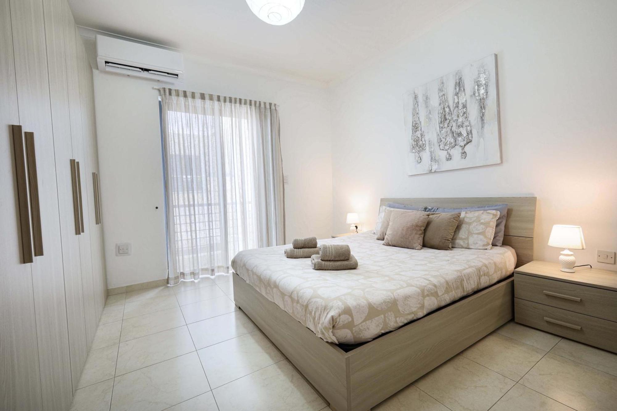 Modern 3Br Stylish & Spacious Apartment - Close To Sliema Promenade Gzira Esterno foto