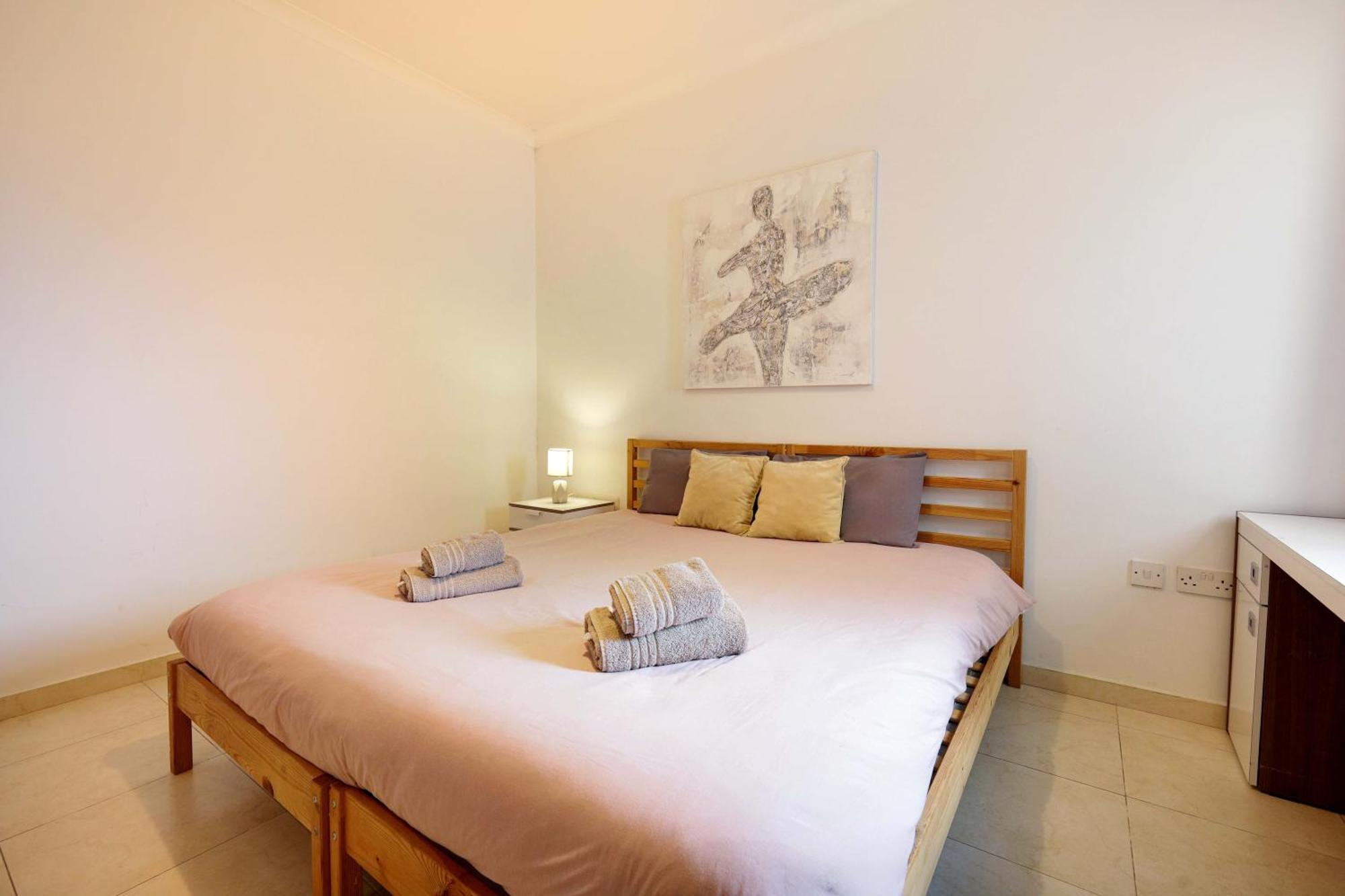 Modern 3Br Stylish & Spacious Apartment - Close To Sliema Promenade Gzira Esterno foto