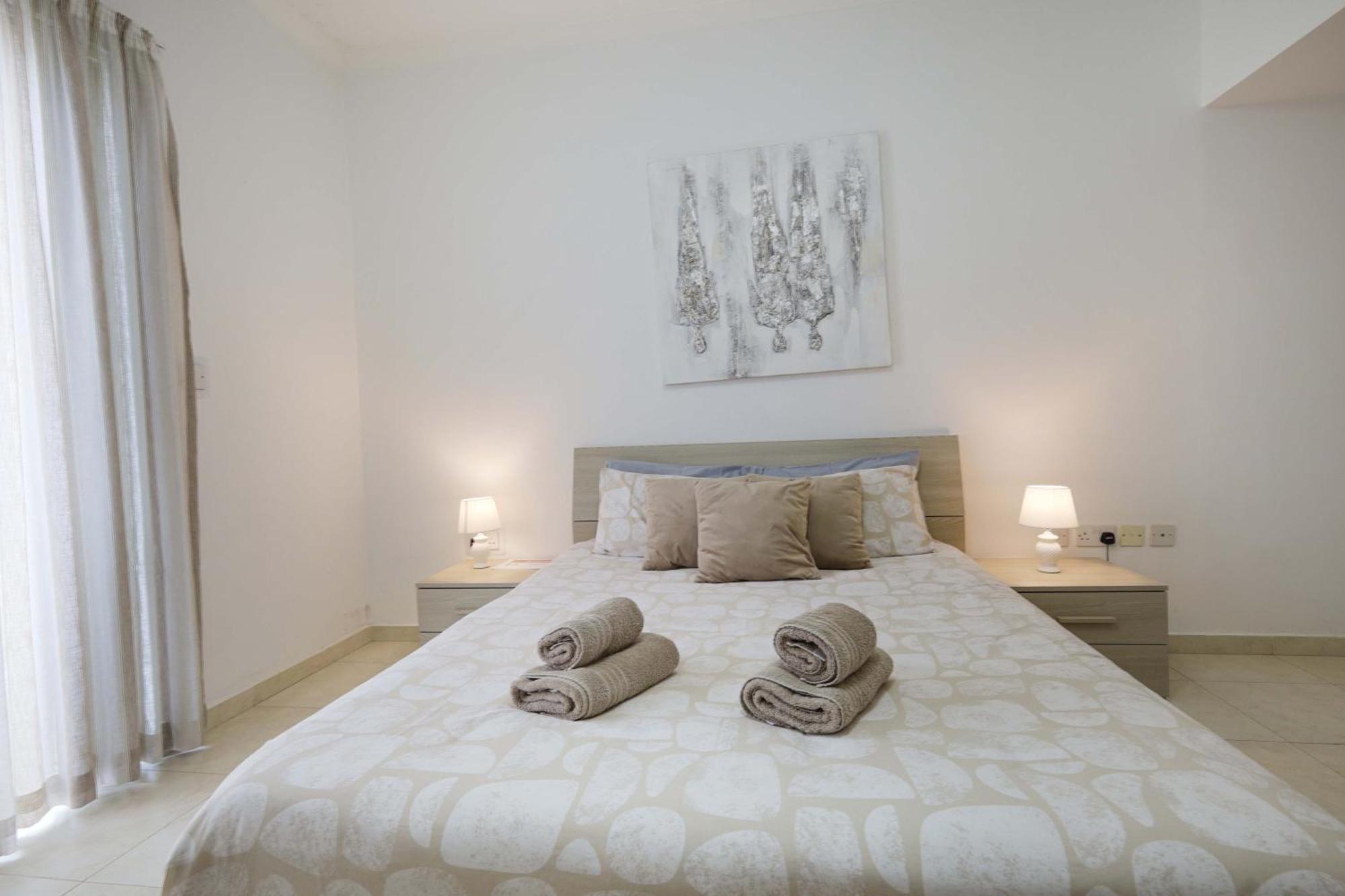 Modern 3Br Stylish & Spacious Apartment - Close To Sliema Promenade Gzira Esterno foto