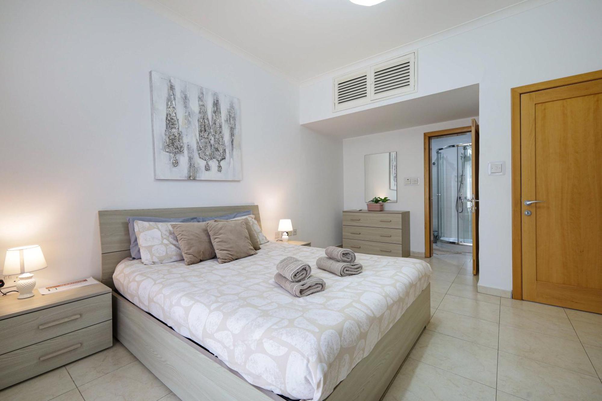 Modern 3Br Stylish & Spacious Apartment - Close To Sliema Promenade Gzira Esterno foto
