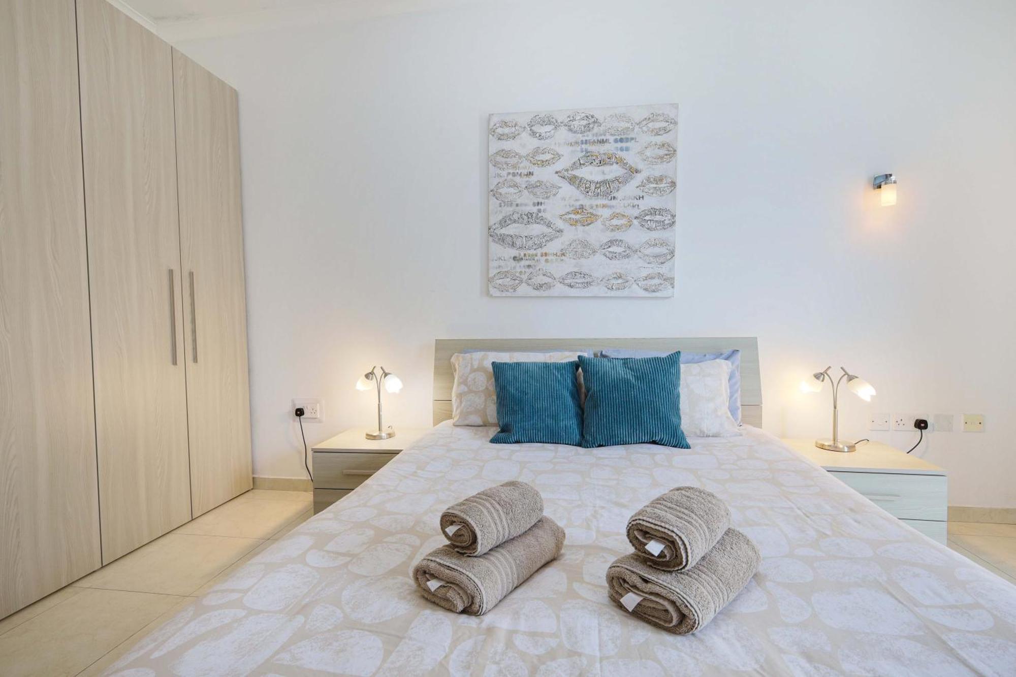 Modern 3Br Stylish & Spacious Apartment - Close To Sliema Promenade Gzira Esterno foto