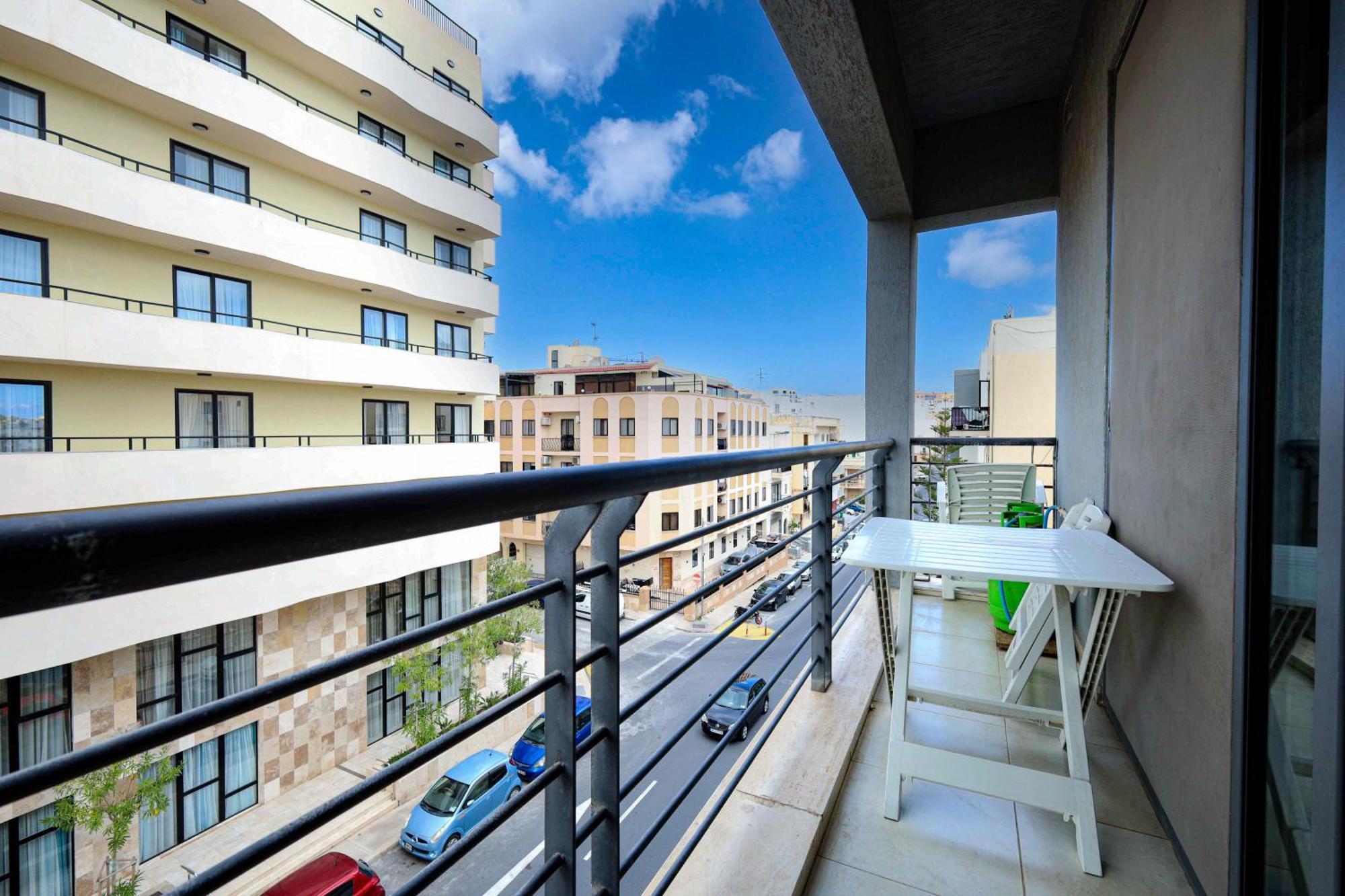 Modern 3Br Stylish & Spacious Apartment - Close To Sliema Promenade Gzira Esterno foto
