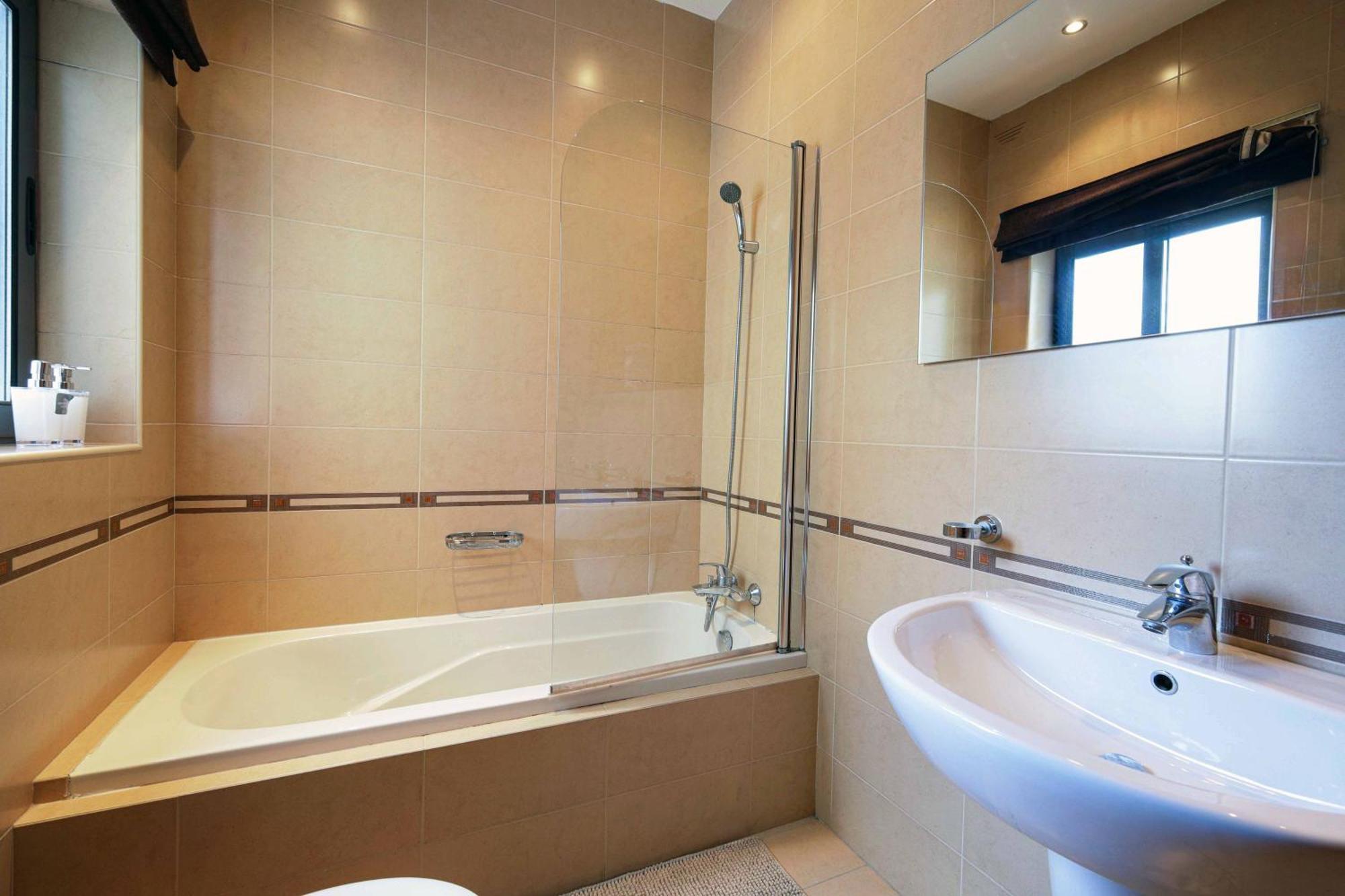 Modern 3Br Stylish & Spacious Apartment - Close To Sliema Promenade Gzira Esterno foto